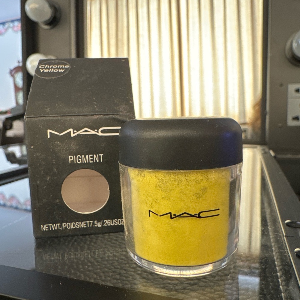 NEW MAC PIGMENT EYESHADOW